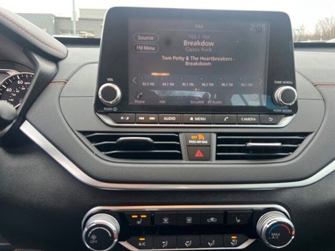 Used 2019 Nissan Altima 2.5 SR w/ SR Premium Package image 19