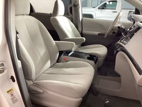 Used 2013 Toyota Sienna LE FWD image 23