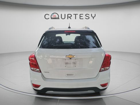 Used 2021 Chevrolet Trax LT FWD image 12
