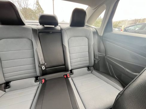 Used 2025 Volkswagen Jetta SE image 37