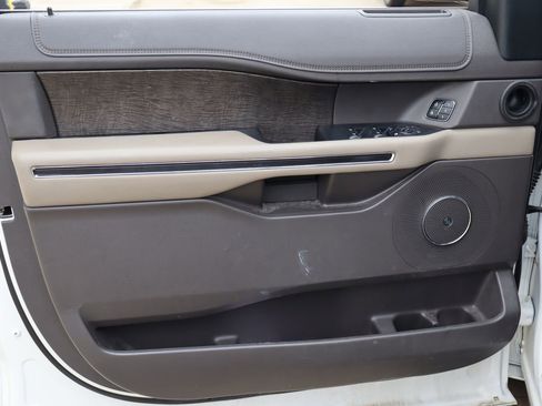 Used 2021 Ford Expedition Max Limited RWD image 23