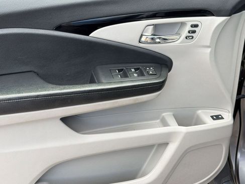 Used 2017 Honda Pilot Touring image 13