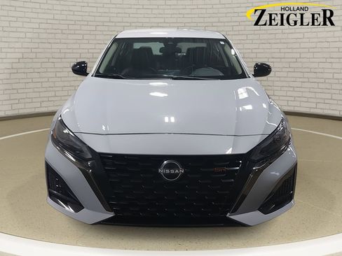 Used 2025 Nissan Altima 2.5 SR image 2