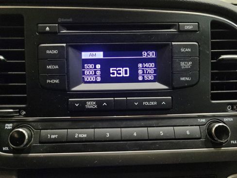 Used 2018 Hyundai Elantra SE w/ Winter Weather Package FWD image 25