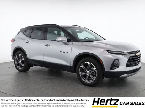 Used 2025 Chevrolet Blazer LT FWD image 1