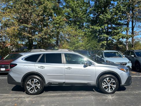 Used 2022 Subaru Outback Limited image 4