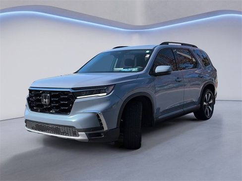 Used 2023 Honda Pilot Touring image 11