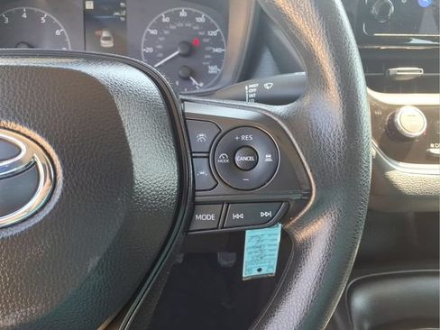 Used 2025 Toyota Corolla LE FWD image 17