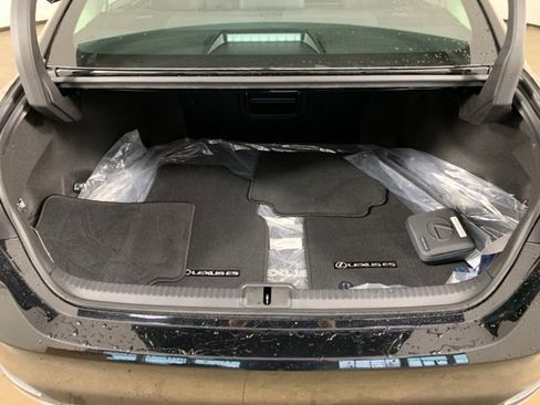 Used 2025 Lexus ES 300h w/ Luxury Package image 13