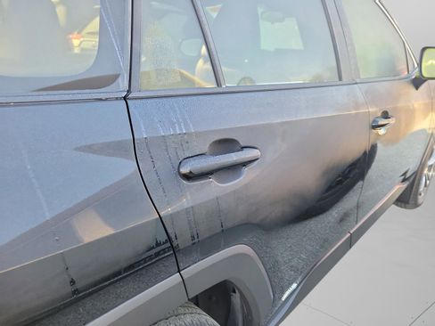 Used 2022 Toyota RAV4 XLE Premium image 23