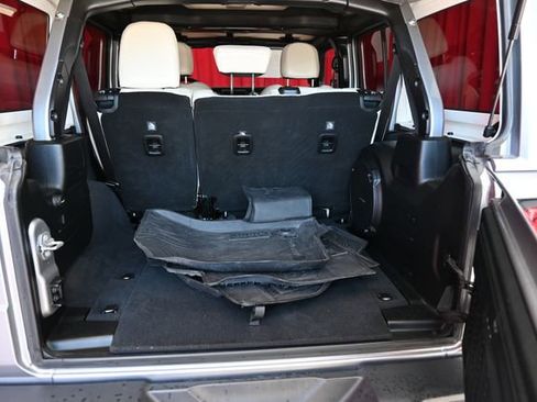 Used 2020 Jeep Wrangler Unlimited Sahara image 8
