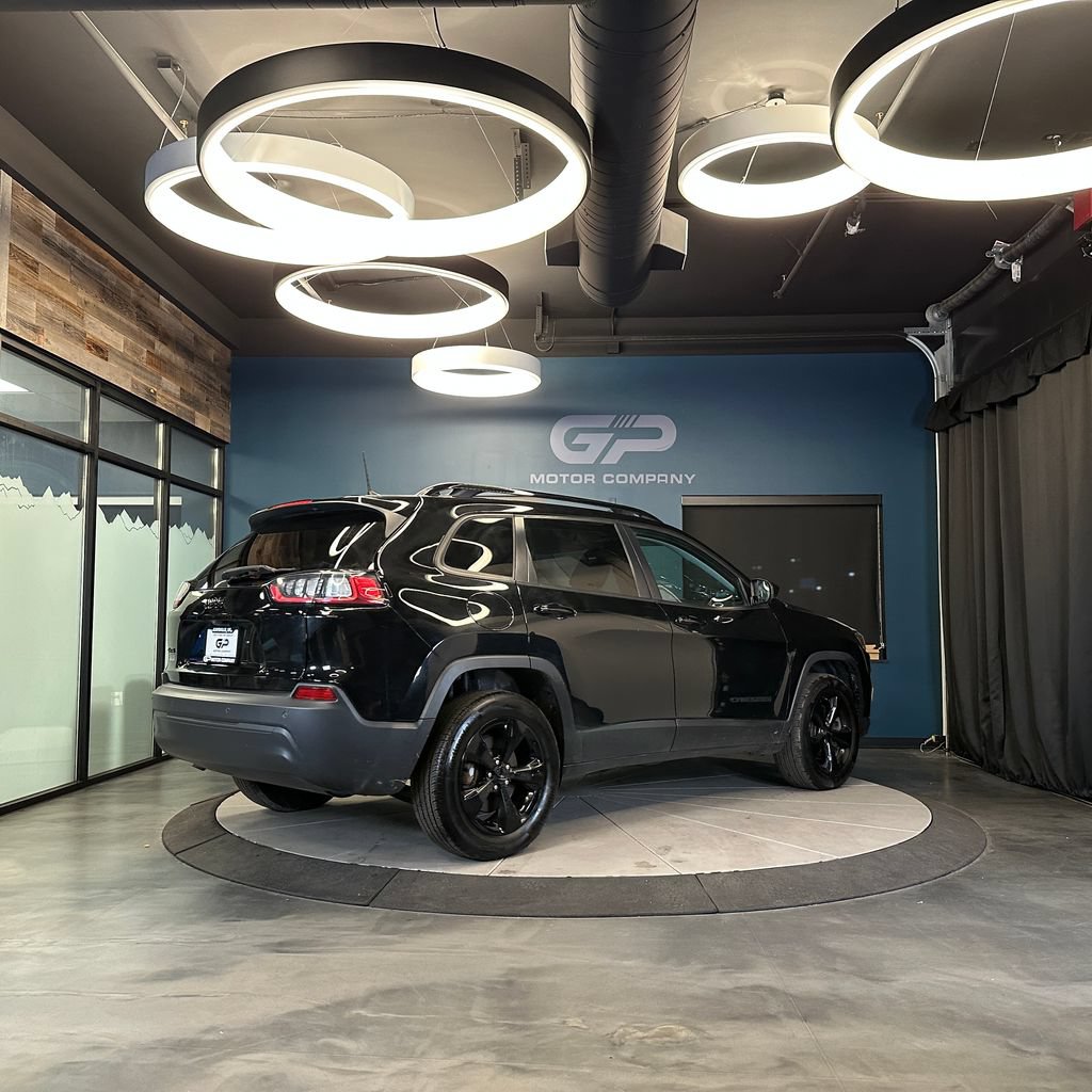 Used 2019 Jeep Cherokee Latitude Plus AWD/4WD image 3