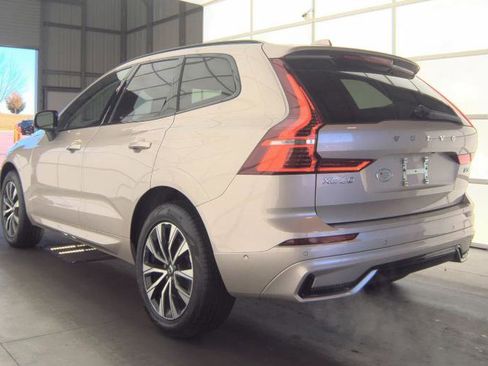 Used 2025 Volvo XC60 B5 Plus image 4