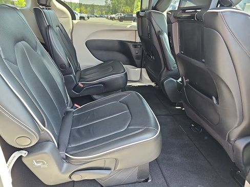 Used 2023 Chrysler Pacifica Limited w/ Uconnect Theater Family Group AWD/4WD image 14