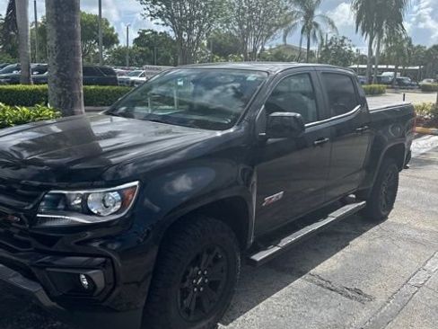 Used 2021 Chevrolet Colorado Z71 w/ Z71 Midnight Edition RWD image 2
