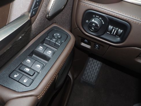 New 2025 RAM 1500 Limited image 32