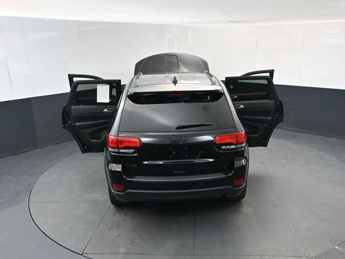 Used 2019 Jeep Grand Cherokee Laredo AWD/4WD image 18