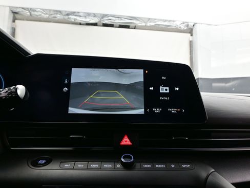 Certified 2025 Hyundai Elantra SEL image 18