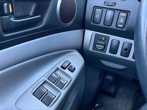 Used 2006 Toyota Tacoma PreRunner RWD image 13