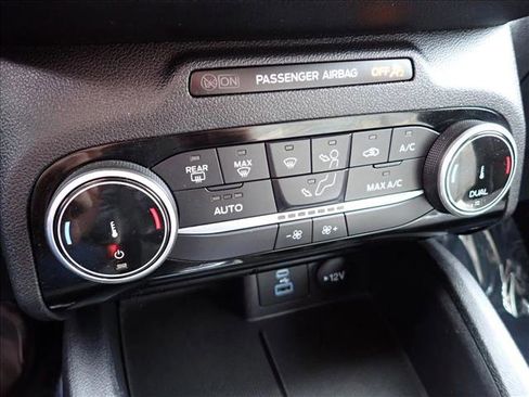 Used 2022 Ford Escape SE image 19