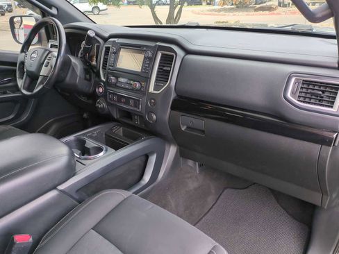 Used 2018 Nissan Titan SV w/ SV Convenience Package image 29