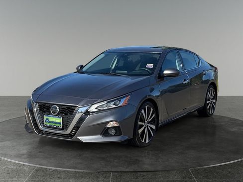 Used 2020 Nissan Altima 2.0 Platinum FWD image 3