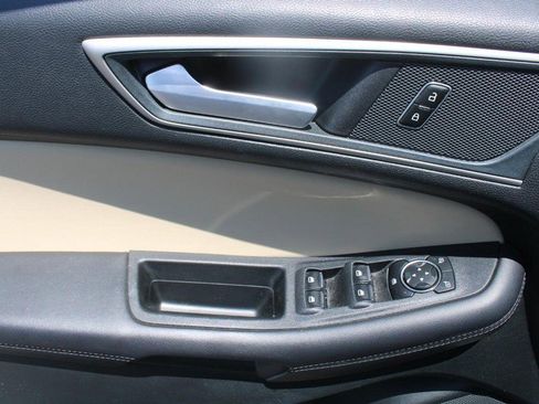 Used 2024 Ford Edge SEL image 10