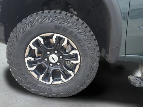 Used 2025 Chevrolet Silverado 1500 ZR2 w/ Technology Package AWD/4WD image 13
