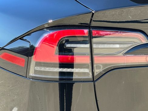 Used 2024 Tesla Model X AWD/4WD image 12