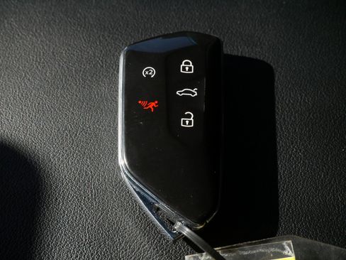 Certified 2024 Volkswagen Atlas Cross Sport SE w/ Panoramic Sunroof Package image 32