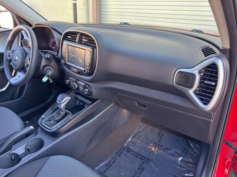 Used 2021 Kia Soul LX FWD image 13