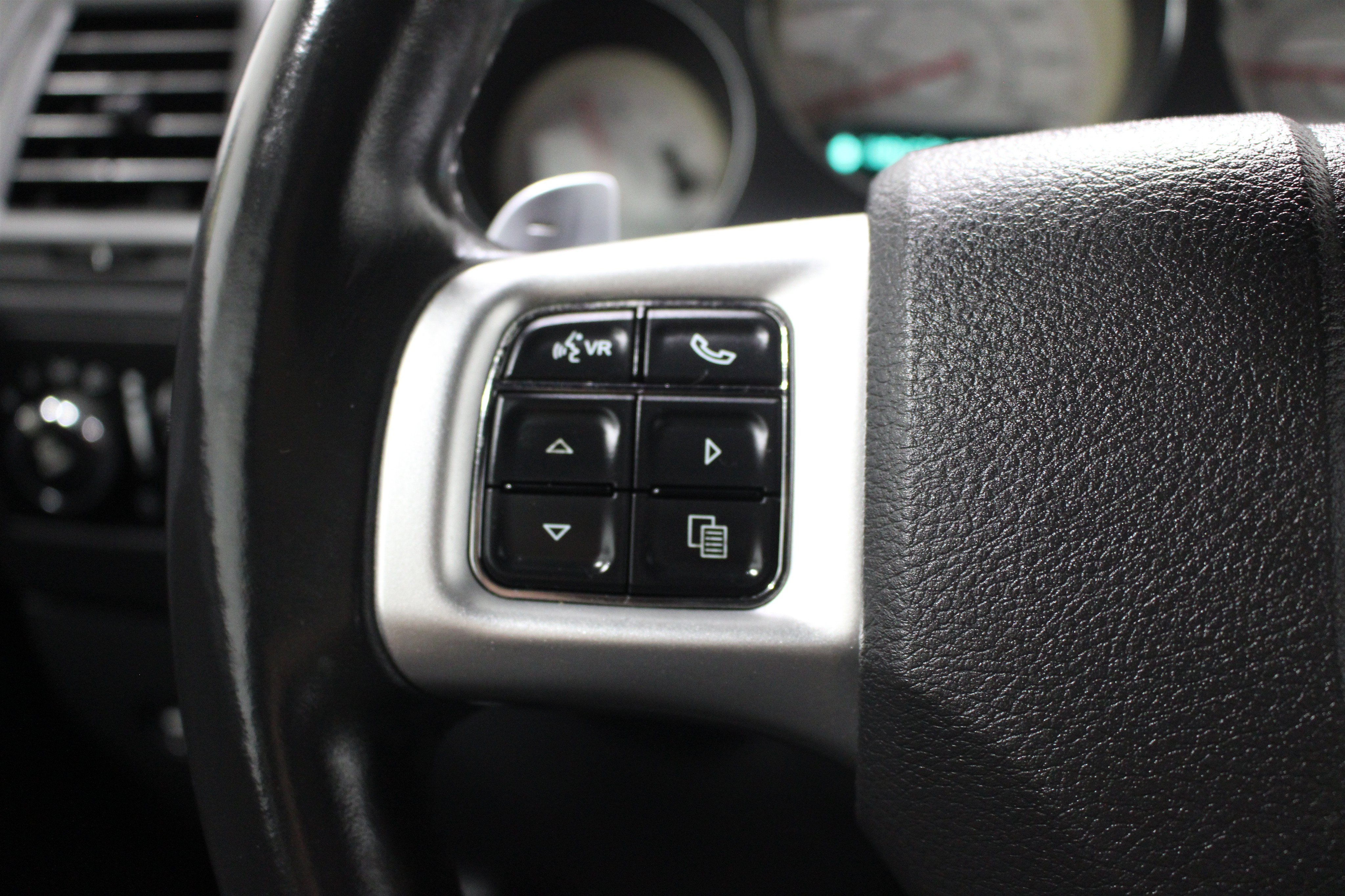 Used 2012 Dodge Challenger R/T RWD image 11