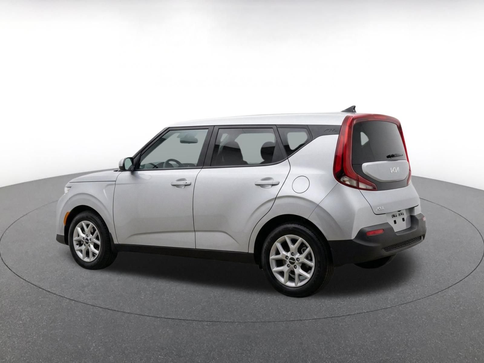 Used 2025 Kia Soul LX w/ LX Technology Package FWD image 4