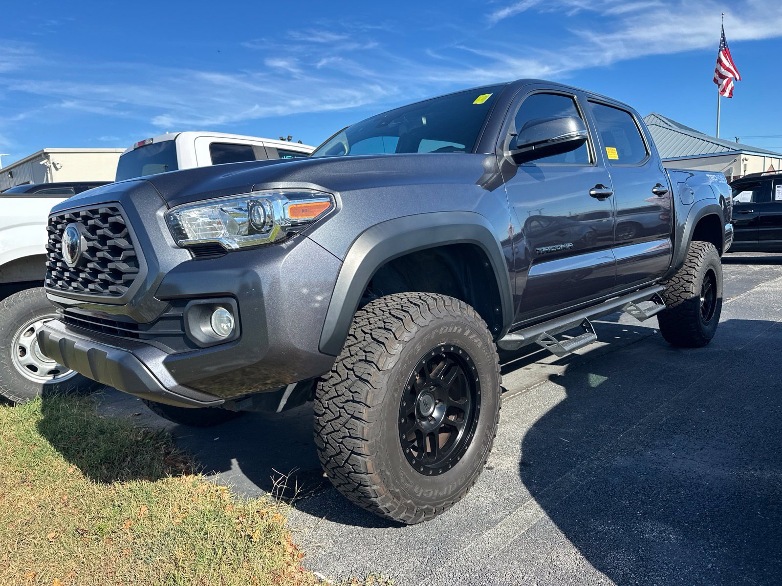 Used 2020 Toyota Tacoma TRD Off-Road AWD/4WD image 1