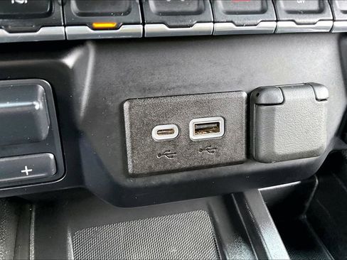 Used 2023 GMC Sierra 3500 Denali w/ Denali Ultimate Package image 33