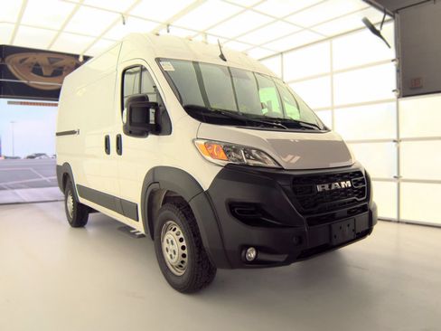 Used 2025 RAM ProMaster 2500 w/ Convenience Group FWD image 6