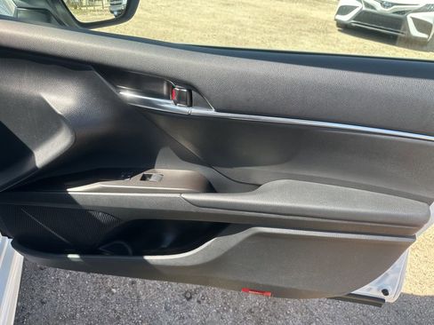 Used 2024 Toyota Camry SE FWD image 12