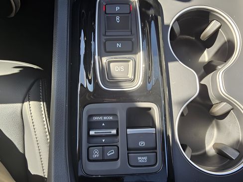 New 2025 Honda Pilot Touring image 17