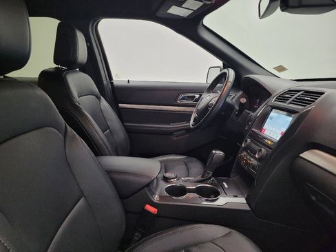 Used 2018 Ford Explorer XLT w/ Equipment Group 202A AWD/4WD image 21