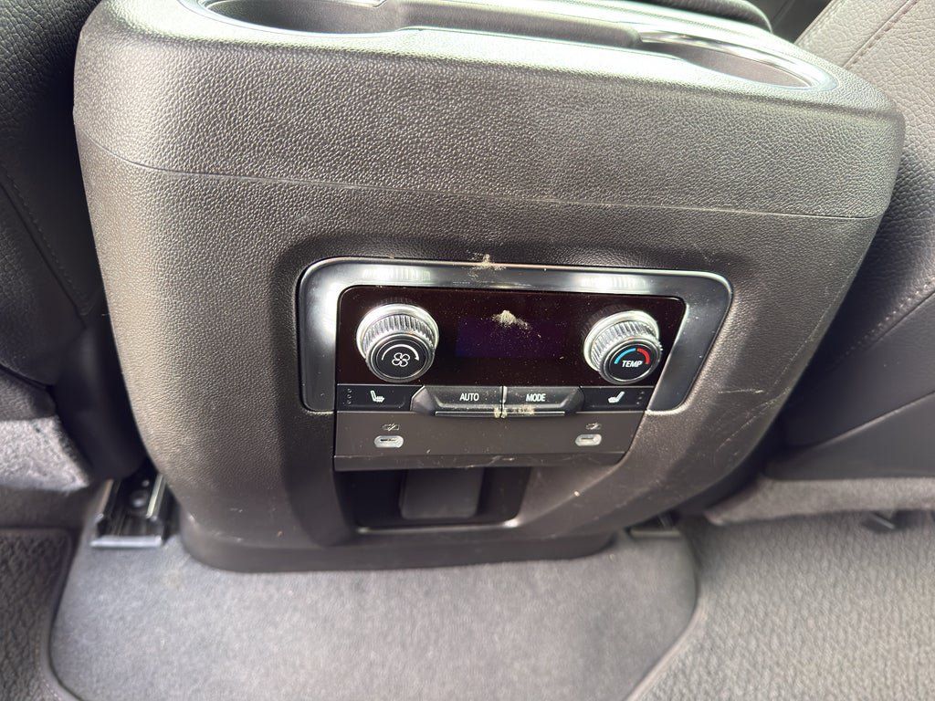 Used 2024 GMC Yukon Denali AWD/4WD image 24
