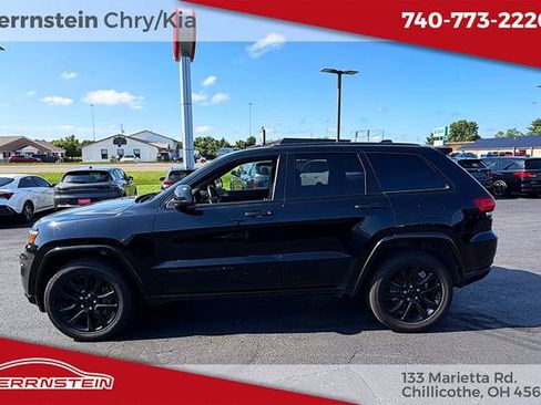 Used 2021 Jeep Grand Cherokee Laredo X AWD/4WD image 4