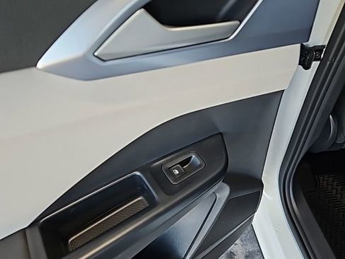 New 2026 Volkswagen Taos SE AWD/4WD image 21
