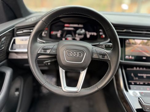 Used 2021 Audi Q8 Premium image 43