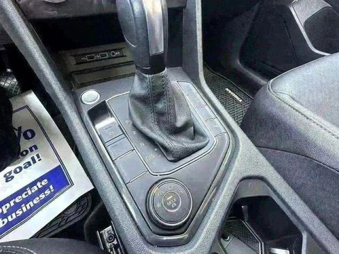 Used 2020 Volkswagen Tiguan SEL image 17