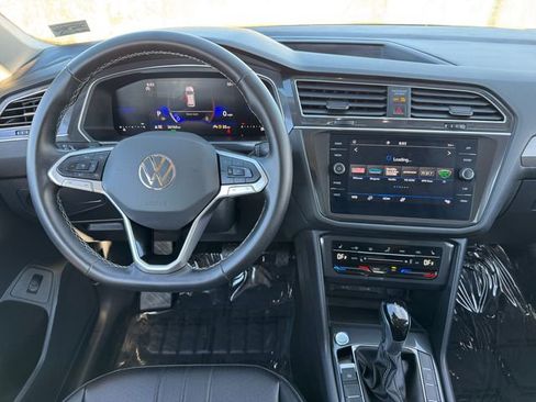 Used 2024 Volkswagen Tiguan SE FWD image 4