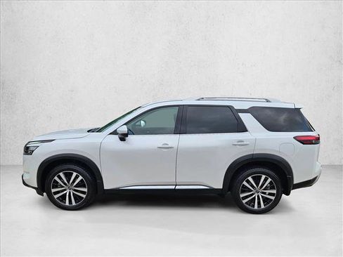 Used 2025 Nissan Pathfinder Platinum AWD/4WD image 9