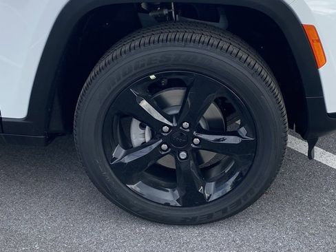 New 2025 Jeep Grand Cherokee L Altitude image 11