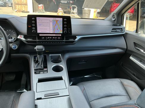 Used 2024 Toyota Sienna XSE w/ XSE Premium Package FWD image 16