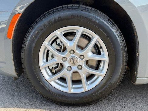 Used 2022 Chrysler Pacifica Touring-L image 10