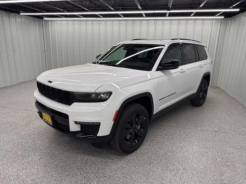 Used 2025 Jeep Grand Cherokee L Limited w/ Black Appearance Package image 3